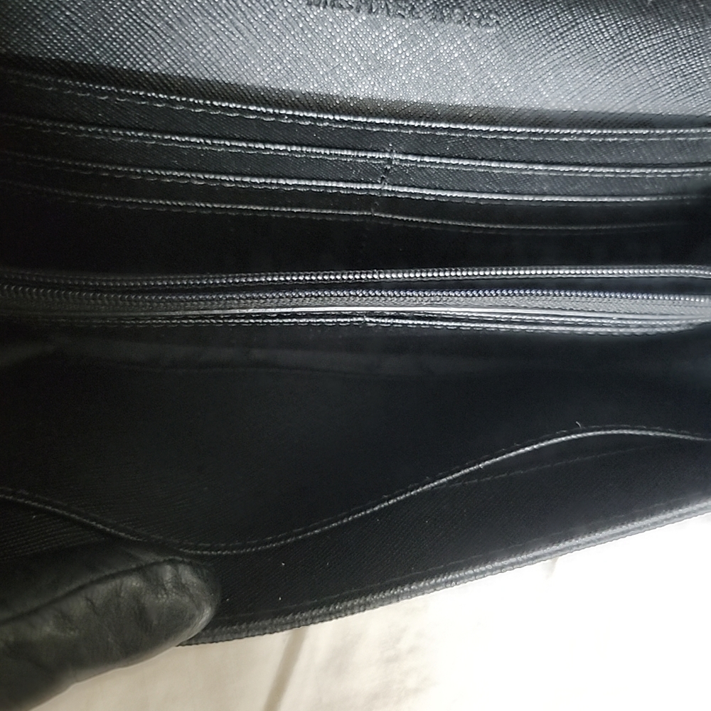 Michael Kors Fulton Wallet - Picture 4 of 11